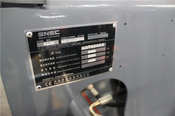 3.5T Xe nâng diesel nhỏ Máy nâng diesel màu cam Máy nâng Isuzu Nhật Bản