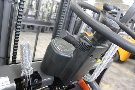 3.5T Xe nâng diesel nhỏ Máy nâng diesel màu cam Máy nâng Isuzu Nhật Bản