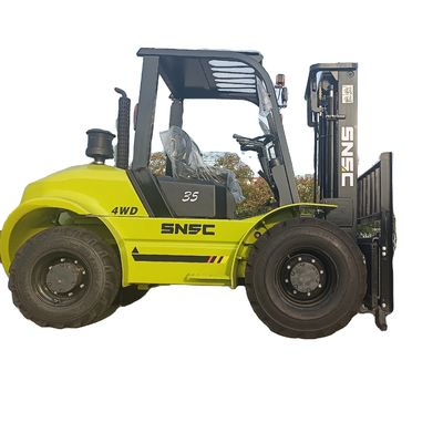 3000kg 3500kg Tất cả bánh xe dẫn động xe nâng ba cột Diesel xe nâng