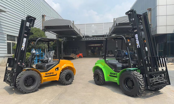 3000kg-5000kg 4wd Đường cao ga ngoài đường Đường cao ga nâng xe nâng